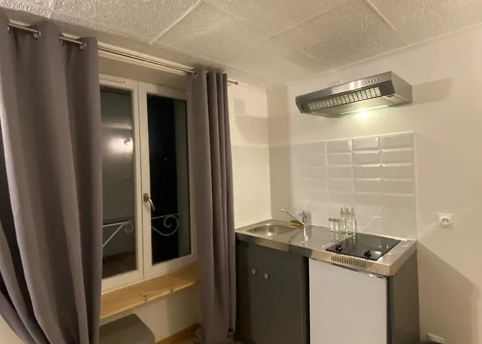 Studio Near Train Station